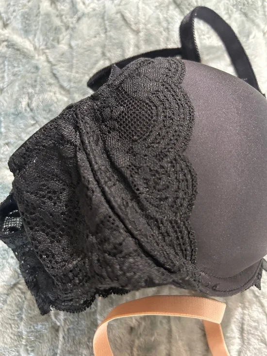 V.S. Dream Angels Black Push Up  Bra and Auden Nude Seamless T-Shirt Bra Duo - Picture 3 of 6